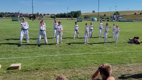 Vorführung zur Einweihung des Sportheims