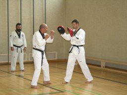 Selbstverteidigungslehrgang mit Herrmann Uhl Mehr Informationen